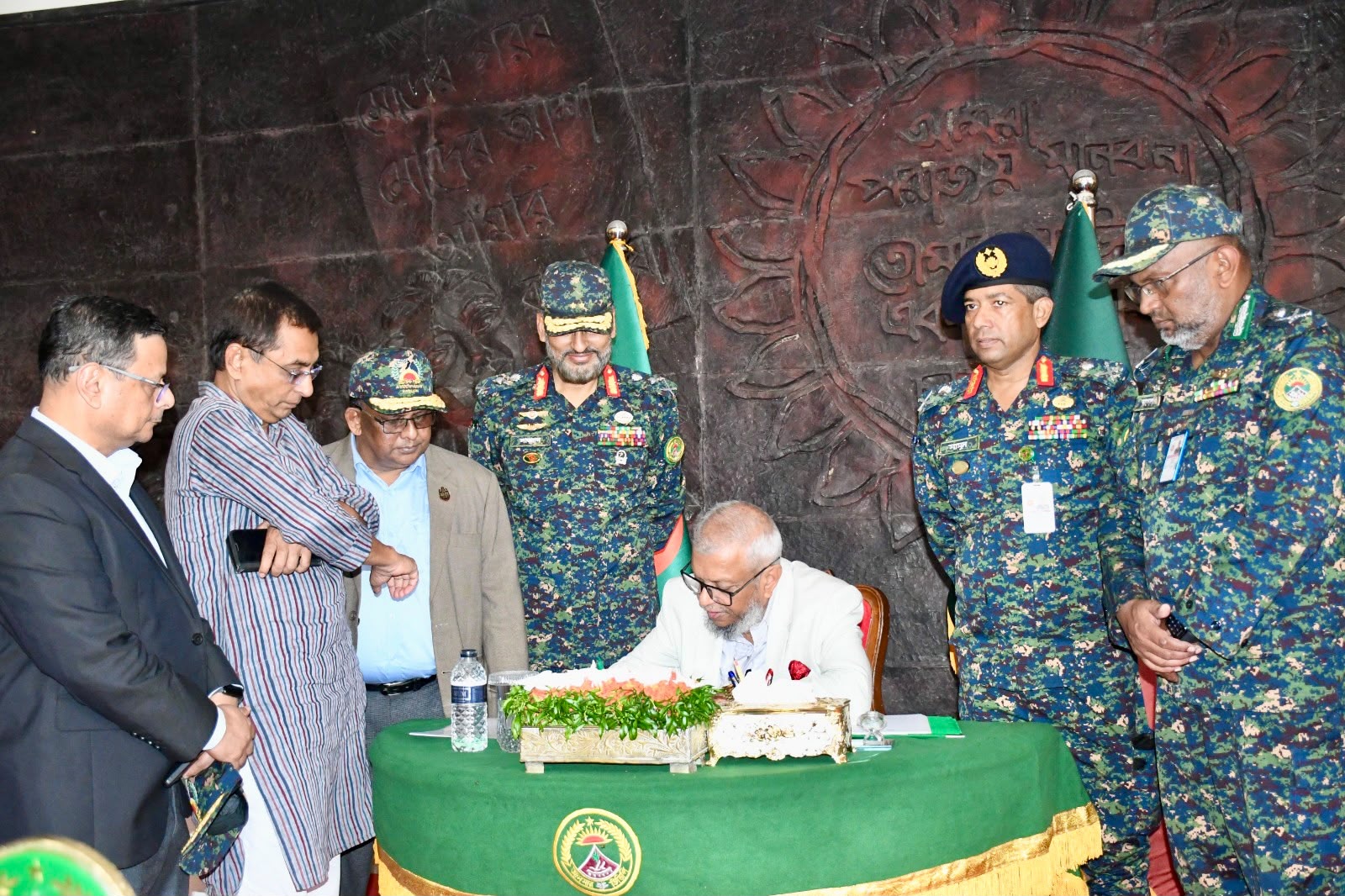 অবৈধ পথে বিদেশযাত্রা বন্ধের আহ্বান প্রবাসীকল্যাণমন্ত্রীর