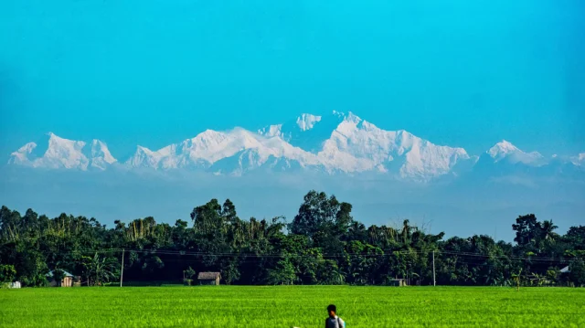 তেঁতুলিয়ায় উঁকি দিল কাঞ্চনজঙ্ঘা, উচ্ছ্বসিত পর্যটকেরা
